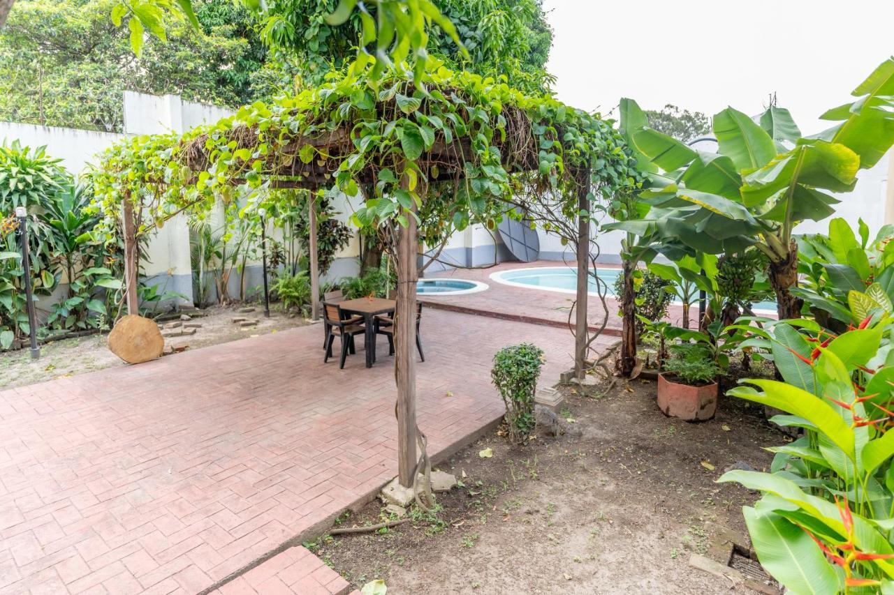 Volcano Hostal Y Restaurante サンサルバドル エクステリア 写真
