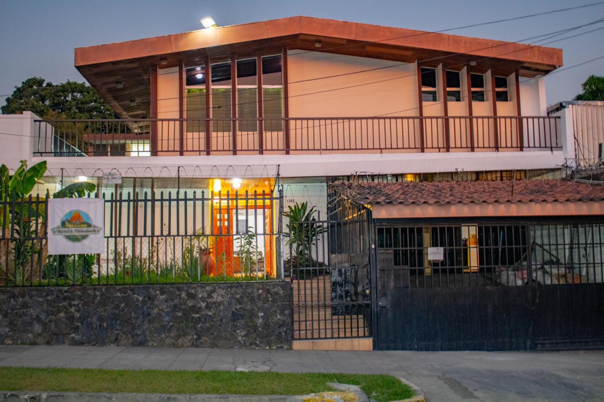Volcano Hostal Y Restaurante サンサルバドル エクステリア 写真
